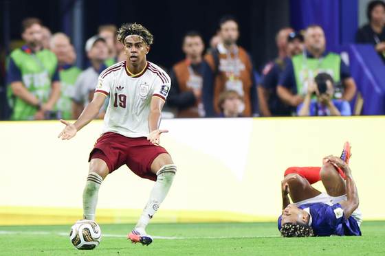 Lamine Yamal cumple sueño y jugará final contra Messi casi 19 años después de icónica foto