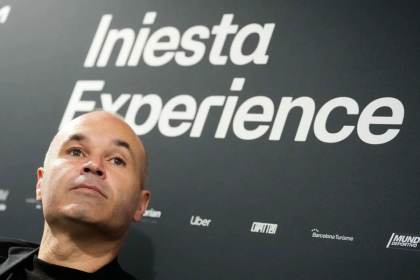 Abre en Barcelona la experiencia inmersiva que permite sentirse Andrés Iniesta por un día