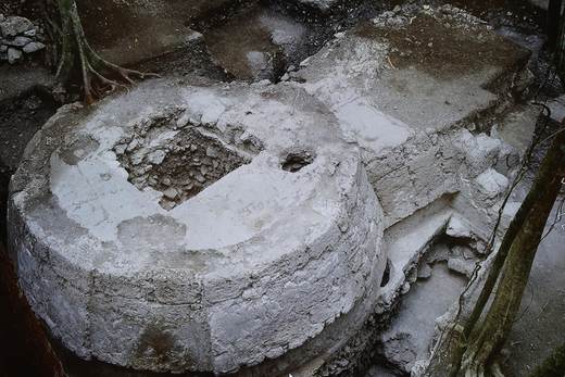 Hallan en el norte de Guatemala una singular estructura ritual maya de hace 2.000 años