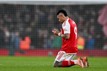 2-1. El Arsenal pierde otro potencial título