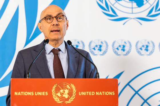 Comisionado de DDHH de la ONU alerta de que se coquetea con una catástrofe sin paliativos