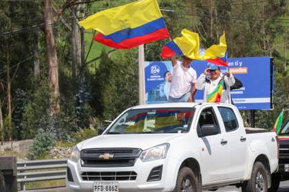Transportistas de Ecuador protestan en frontera con Colombia contra escalada arancelaria