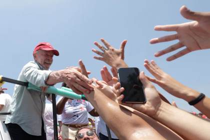 Lula ataca a Flávio Bolsonaro en el cierre de la campaña: "Un mentiroso y un miliciano"