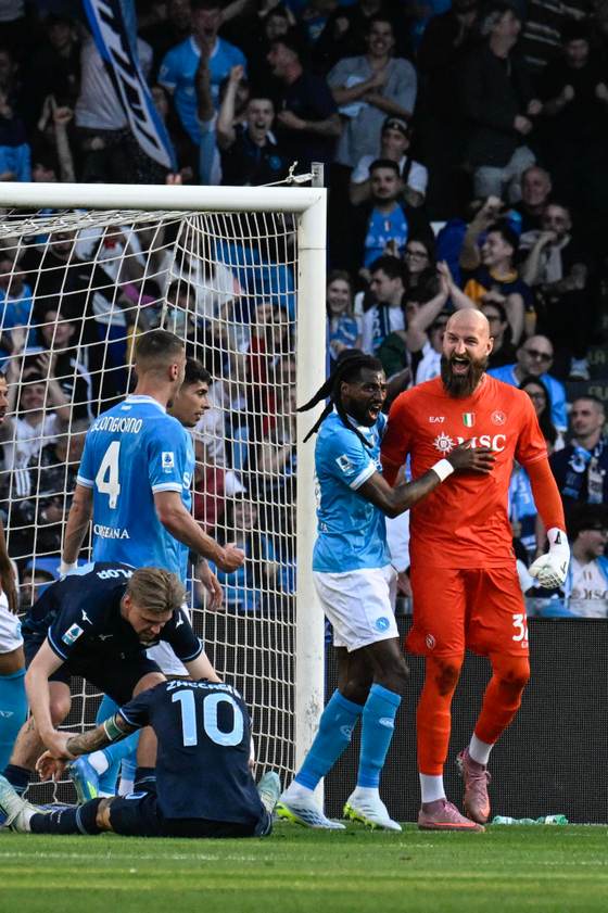 0-2. El Nápoles dimite