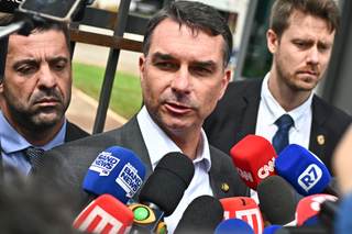 La policía concluye que Flávio Bolsonaro calumnió a Lula al atribuirle serie de crímenes