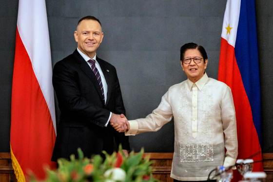 Filipinas y Polonia firman pacto judicial y avanzan en defensa en una visita "histórica"