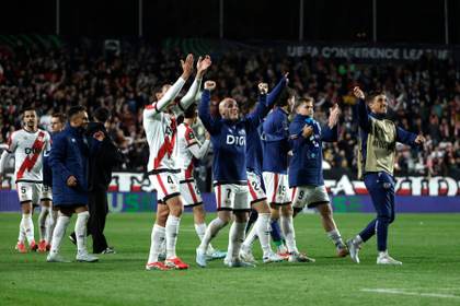 0-1. El Rayo vuelve con sufrimiento a unos cuartos de final en Europa 25 años después