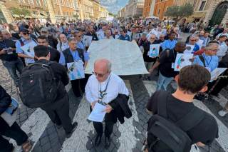Unos 200 sacerdotes marchan ante el Vaticano contra el "genocidio" en Gaza