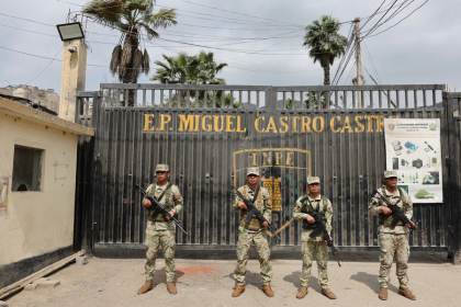 Fujimori da primer paso para reformar las cárceles de Perú al desplegar cercos militares