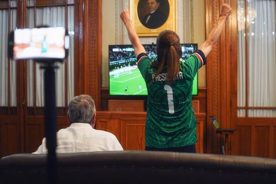 Sheinbaum celebra triunfo de México contra Corea del Sur en Palacio Nacional
