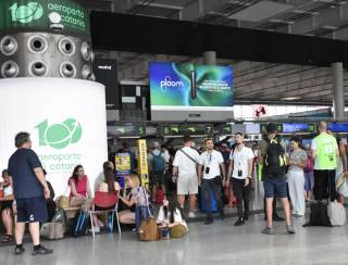 El aeropuerto de Catania (Sicilia) seguirá cerrado hasta el sábado por erupción del Etna