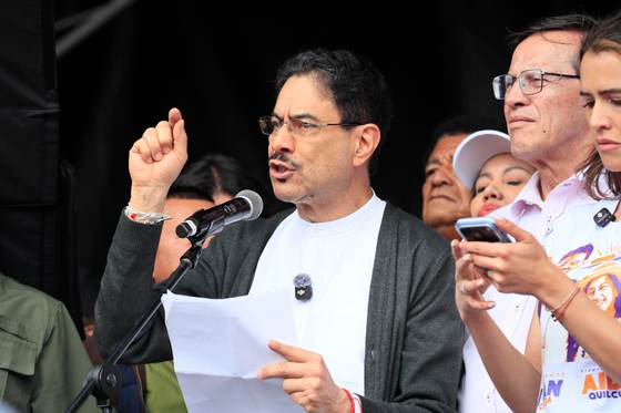Candidato presidencial colombiano Iván Cepeda convierte el 1 de mayo en acto de campaña