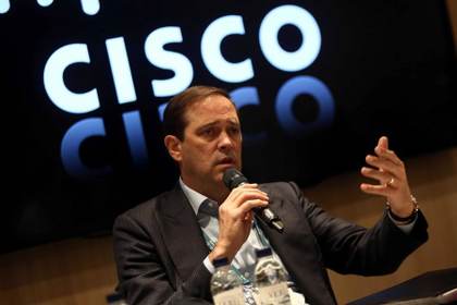 Las acciones de Cisco suben un 17 %, tras anunciar que recortará 4.000 puestos de trabajo