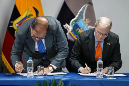 Ecuador firma un acuerdo con EE.UU. para reforzar el control interno de la Policía
