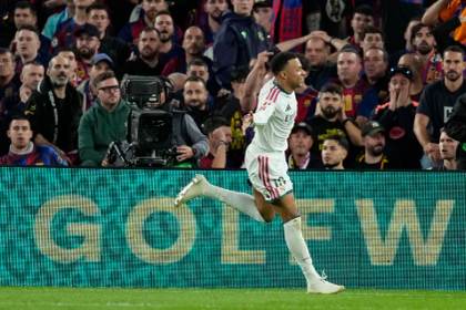 Decimotercer gol de Raphinha, undécimo de Mbappé y primero de Julián Alvarez