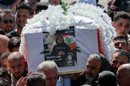 Con la tregua en Líbano, unos dan sepultura definitiva a sus muertos y otros aún esperan