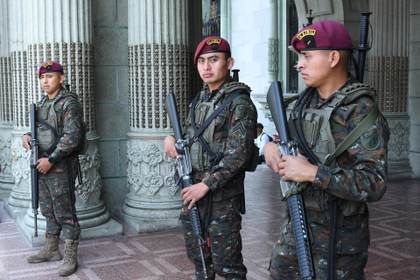 Guatemala blinda a su Ejército con ayuda de EE.UU. para esquivar los carteles en sus filas
