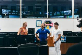 'El Mago Pop' visita las instalaciones de la NASA en Houston