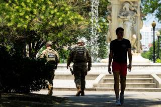Estadounidenses desafían el calor extremo para celebrar los 250 años de su Independencia