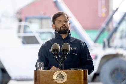 Boric pide a Kast que reflexione y le ofrece recuperar las reuniones de traspaso