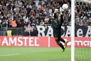2-0. Corinthians vence a Peñarol y mantiene paso perfecto