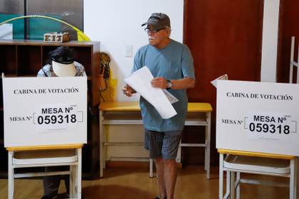 Fiscalía de Perú investiga retraso en llegada del material electoral a centros de votación