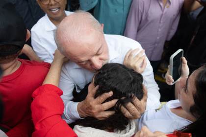 Los brasileños votan entre el miedo a los Bolsonaro y el descontento con Lula