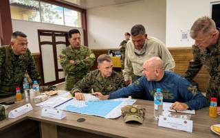 Fuerzas militares de EEUU, Colombia y Ecuador preparan ofensiva contra narcos en frontera