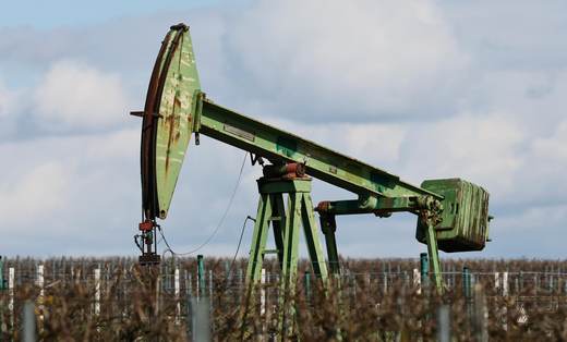 El barril de brent sube cerca del 4 % y supera de nuevo los 108 dólares