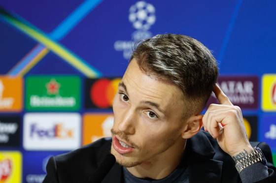 Grimaldo: "Mi objetivo era muy claro, ir al Atlético de Madrid; es un día muy feliz"