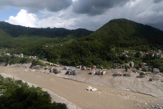 Localizado uno de los tres españoles desaparecidos tras las riadas en Nepal