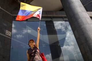Opositores venezolanos protestan en rechazo a la participación de Delcy Rodríguez ante ONU