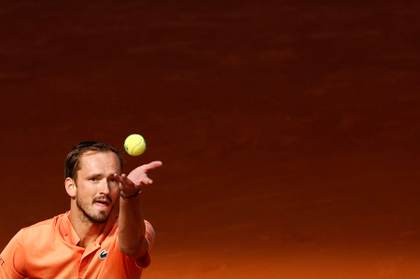 Medvedev disipa las dudas y se sitúa en octavos