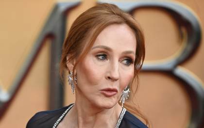 AI retira un informe que tildaba de "antiderechos" un centro fundado por JK Rowling