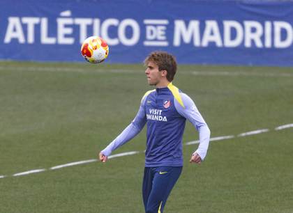 Barrios viaja a Barcelona en la convocatoria de 25 jugadores de Simeone