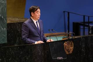 Enviado especial chino se ve con embajador iraní en Pekín tras su gira por Oriente Medio