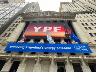 Corte de Apelaciones de EEUU anula sentencia que obligaba a Argentina a pagar en caso YPF