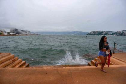 Vance se debilita a tormenta tropical, pero mantiene lluvias y oleaje elevado en México