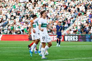 3-2. El Elche se agarra a la salvación ante un Atlético con bajas y en inferioridad