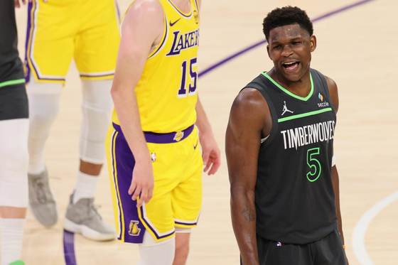 Anthony Edwards será baja varias semanas por una lesión en la rodilla