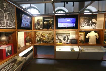 El Museo Pelé recuerda sus 86 años con un nuevo cuadro del "rey"