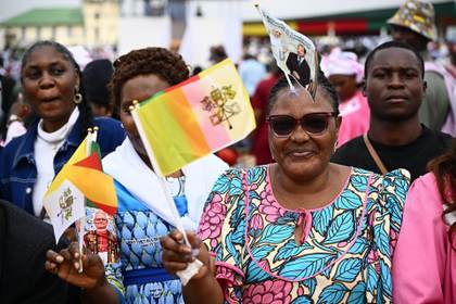 El papa pide que las instituciones sean instrumentos para el bien común en misa en Camerún