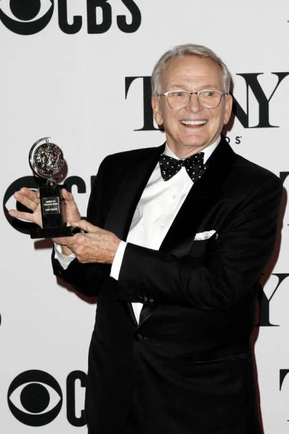 Muere el diseñador de moda y vestuarista Bob Mackie a los 87 años