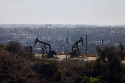 El petróleo de Texas cierra en 90,9 dólares, con su mayor subida semanal desde 1983