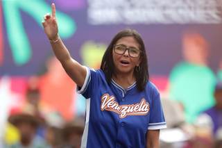 Delcy Rodríguez sube a 240 dólares el ingreso mínimo integral de los trabajadores venezolanos