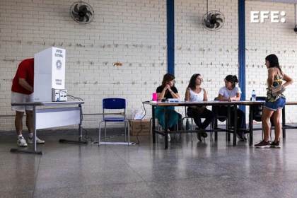 Cierran los colegios electorales en Brasil y empieza el recuento de votos