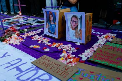 Mujeres exigen justicia en Quito por una estudiante y una activista halladas sin vida