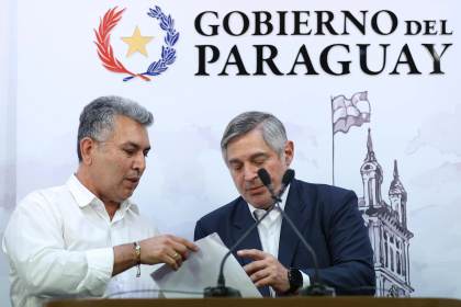 Docentes de Paraguay afrontan huelga divididos tras acuerdo parcial con el Gobierno