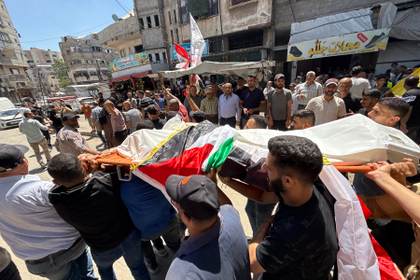 Entierran en Gaza al directivo de la agencia egipcia de ayuda muerto en un ataque israelí
