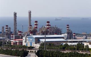 Irán asegura que la situación está bajo control tras ataques a petroquímicas